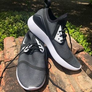 Women’s Nike Tennis Shoes